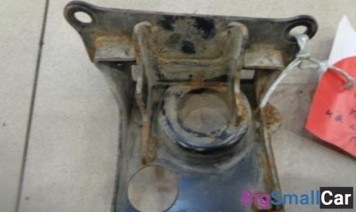 Кронштейн опоры АКПП от Toyota Prius 1997-2003 - купить Санкт-Петербурге