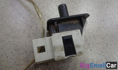 Выключатель концевой от Mercedes-Benz C-class W203 2000-2007 - купить Санкт-Петербурге