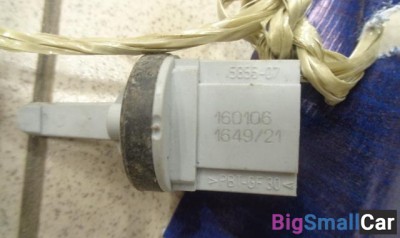 Датчик температуры воздуха (в корпусе отопителя) от Skoda Octavia A5 2004-2013 - купить Санкт-Петербурге