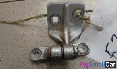 Петля двери задней правой нижняя от Mercedes-Benz C-class W203 2000-2007 - купить Санкт-Петербурге