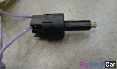 Датчик включения стоп-сигнала от Mitsubishi Pajero, Montero 3 1999-2006 - купить Санкт-Петербурге