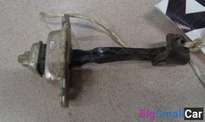 Ограничитель двери передней правой от Kia Shuma 2001-2004 - купить Санкт-Петербурге