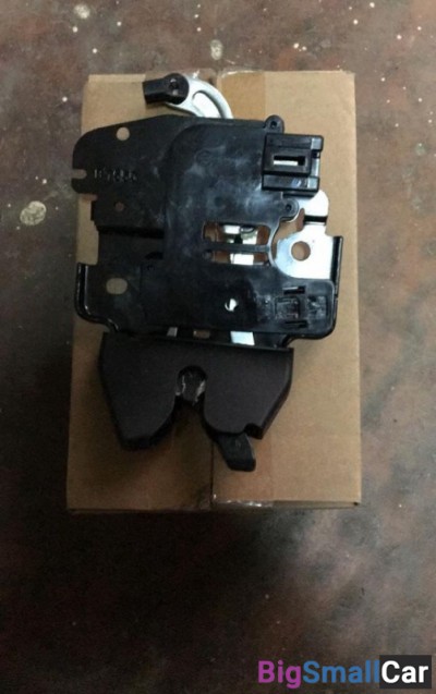 Замок крышки багажника Nissan Almera g15